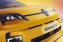 Renault 5 E-Tech Electric (2025): front end detail, yellow paint