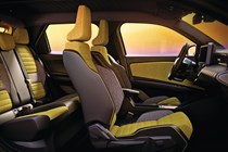 Renault 5 E-Tech Electric (2025): front and rear seats, yellow and grey upholstery
