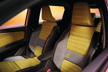 Renault 5 E-Tech Electric (2025): front seats, yellow and grey upholstery