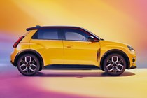 Renault 5 E-Tech Electric (2025): front side static, yellow paint, studio shoot
