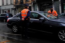 Belgian politie stopping Mercedes - driving in Belgium
