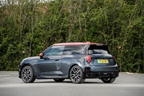 Mini Cooper SE (2024) rear static