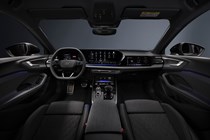 Audi A5 Sportback (2024): dashboard and infotainment system, black fabric upholstery