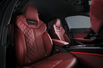 Audi S5 Avant (2024): front seats, red leather upholstery