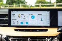 MG HS touchscreen