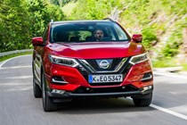 Nissan 2017 Qashqai driving