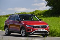 Volkswagen T-Roc 2024 front right three-quarters driving