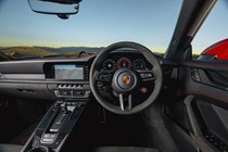 Porsche 911 GTS Cabriolet (2025): dash