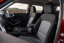 Kia Soul EV (2023): front seats, black fabric upholstery