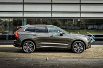 Volvo XC60 T6 Recharge, side view, grey