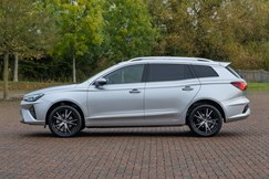 MG MG5 EV (2024) boot space & practicality