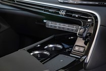 Toyota Mirai: a stubby gearlever like the Prius