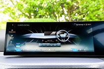 BMW 330e 2025 touchscreen