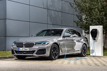 BMW 545e xDrive charging 2020