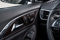 Infiniti QX30 front seat controls