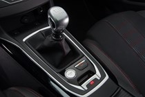 Peugeot 308 six-speed manual gearbox 2017