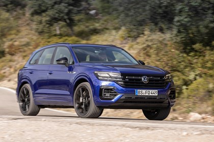 Volkswagen Touareg R (2020) driving