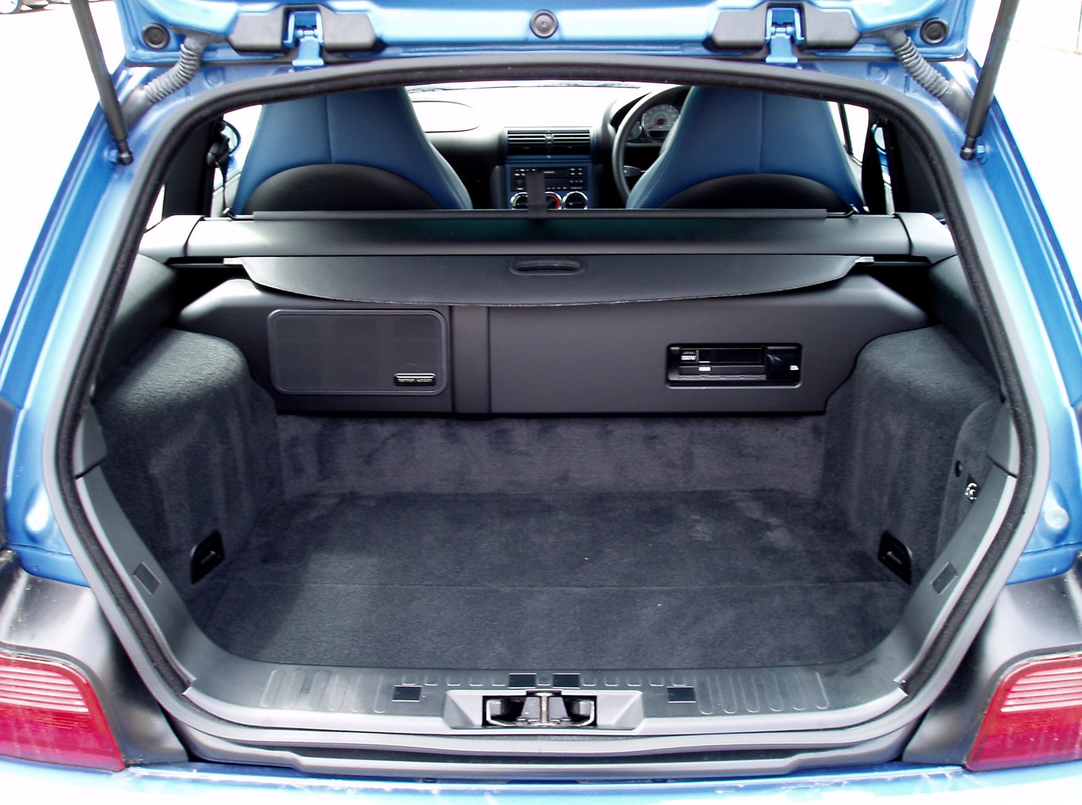 BMW Z3 M Coupé (1998 2002) Features, Equipment and Accessories Parkers