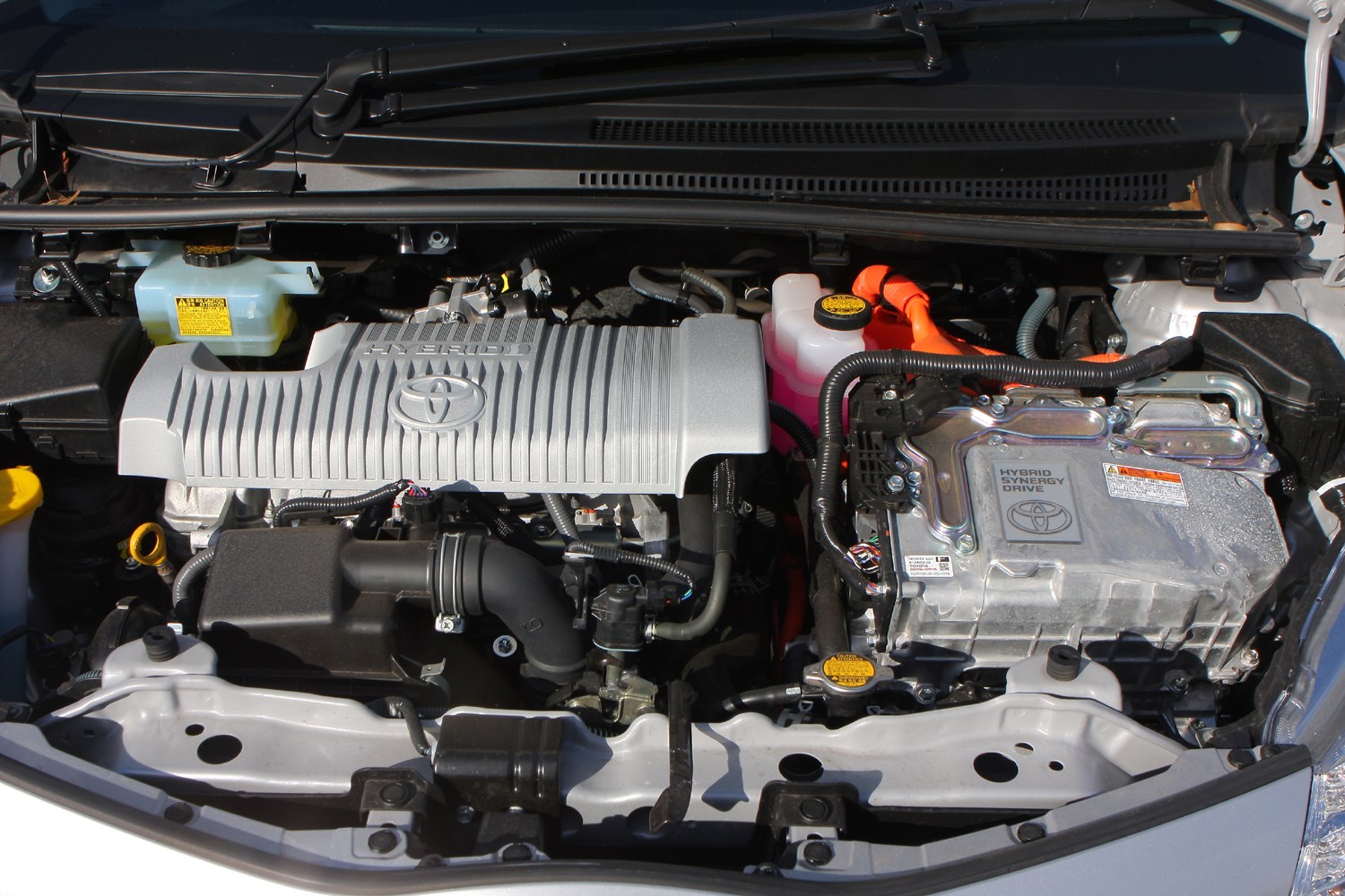 Toyota Yaris Hatchback (2011 ) Photos Parkers