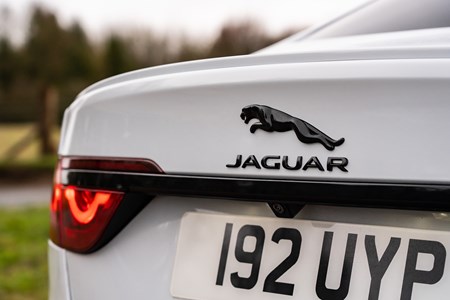 Jaguar Xf 2021 Mpg Running Costs Economy Co2 Parkers