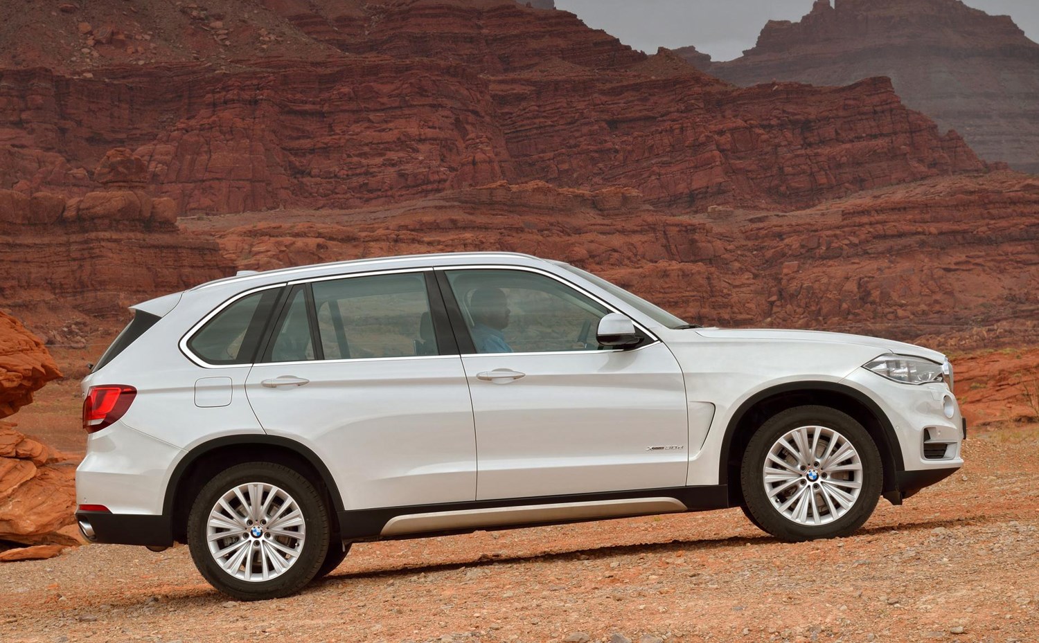 BMW X5 4x4 (2013 ) Photos Parkers