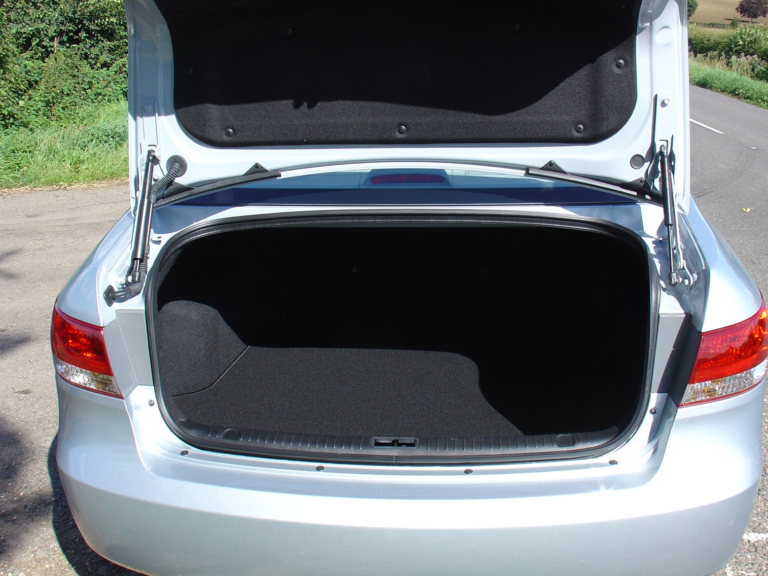 Hyundai Sonata: Emergency trunk safety release Hyundai Sonata: Emergency trunk safety release