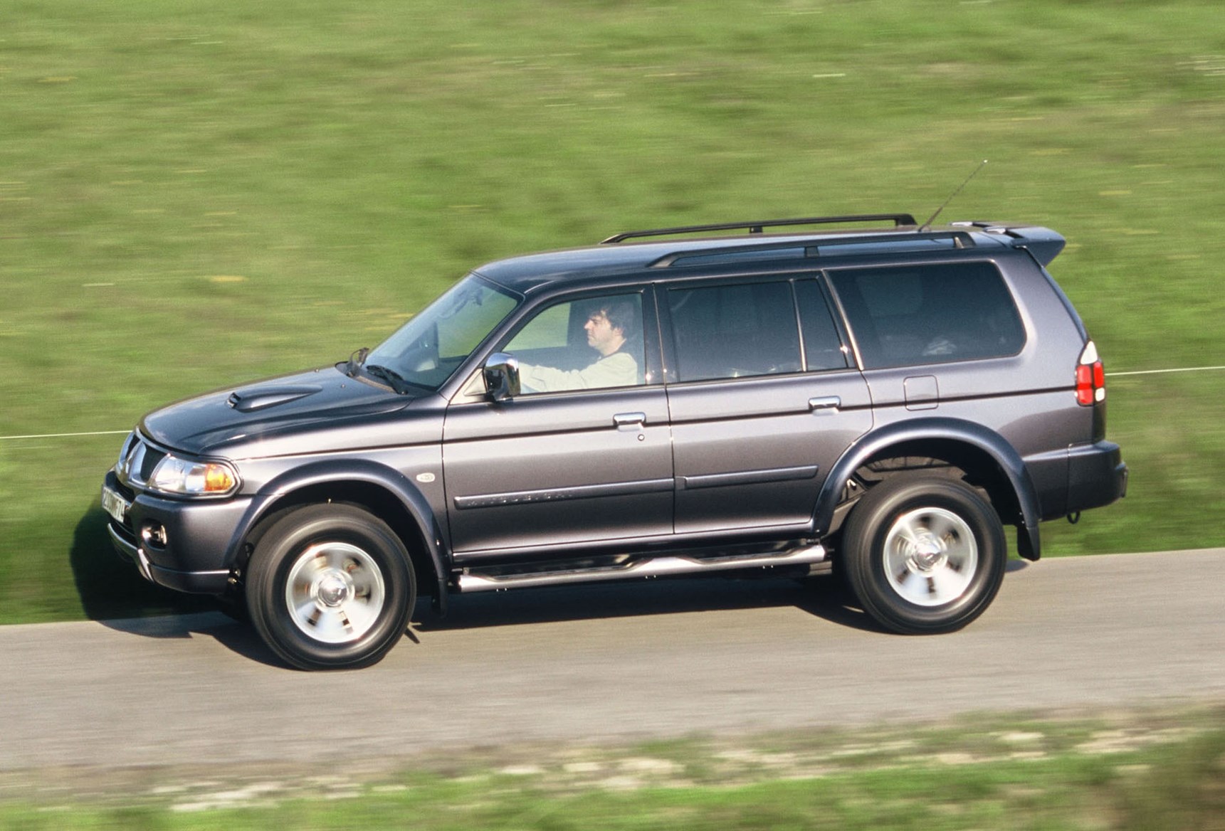 Mitsubishi pajero sport 1