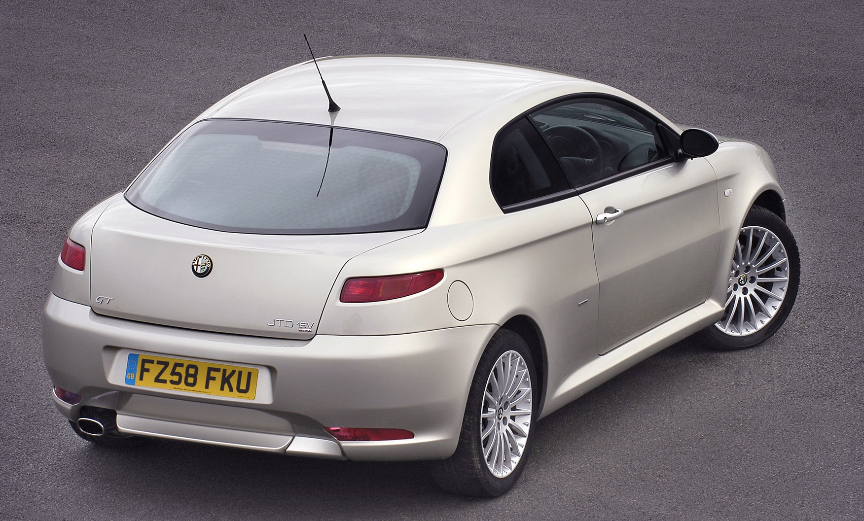 Alfa Romeo Gt Coupe 2004 2010 Photos Parkers