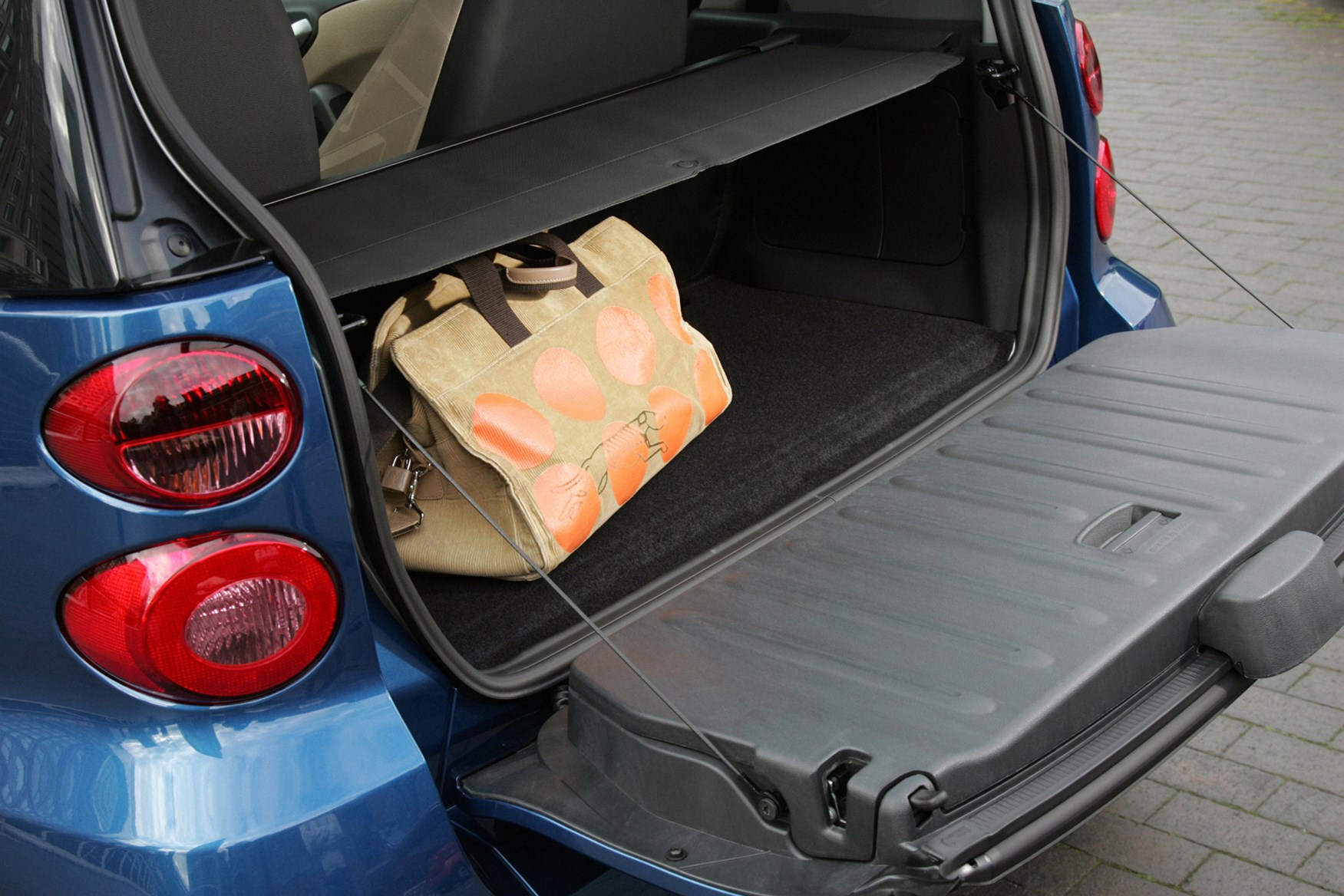 Smart Car Boot Reviews 2018 Smart Fortwo Coupe 2007 2017 Features Equipment And Accessories
