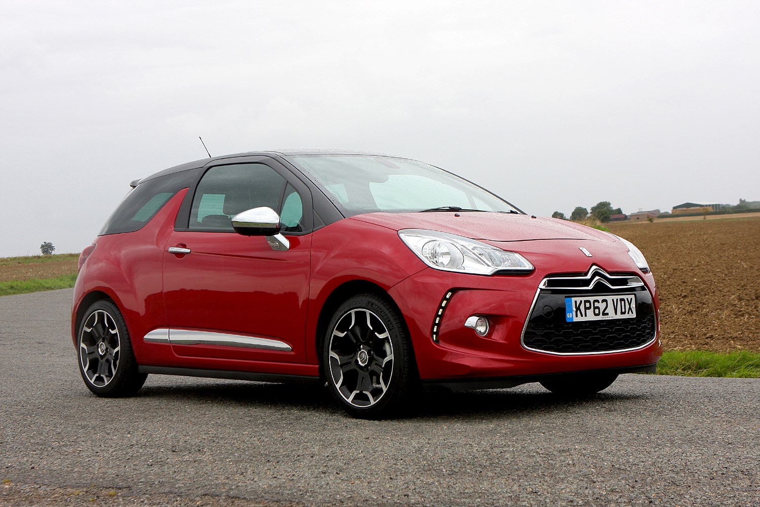 Минусы ситроенов. Citroen ds3. Citroen ds3 2010. Ситроен с3 хэтчбек. Citroen DS 2010.