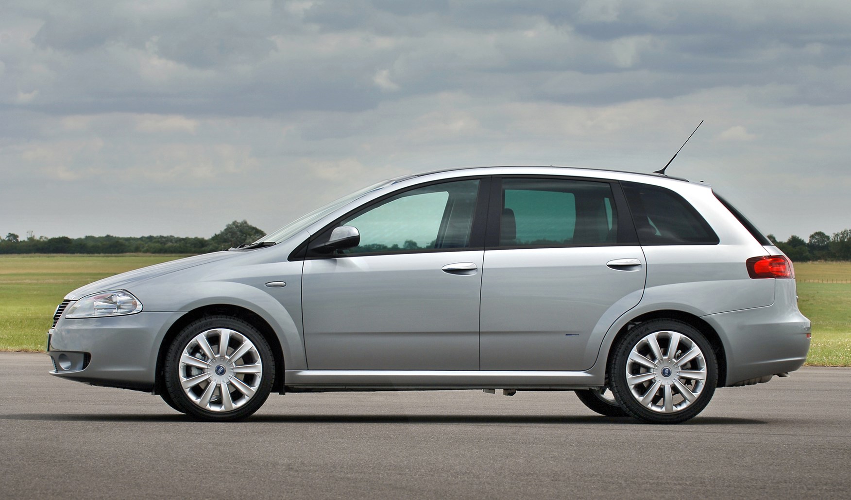 Fiat Croma Hatchback (2005 - 2007) Photos | Parkers