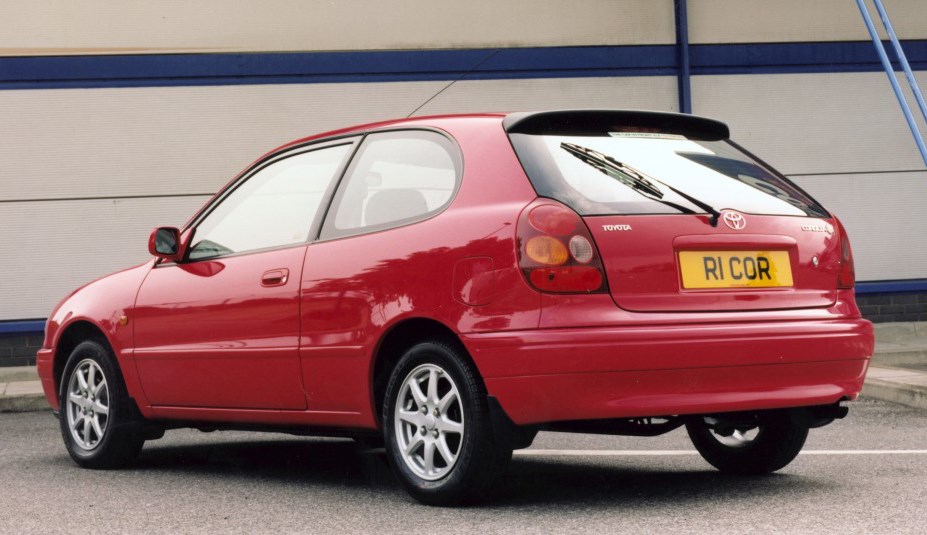 Toyota Corolla Hatchback (1997 - 2000) Photos | Parkers