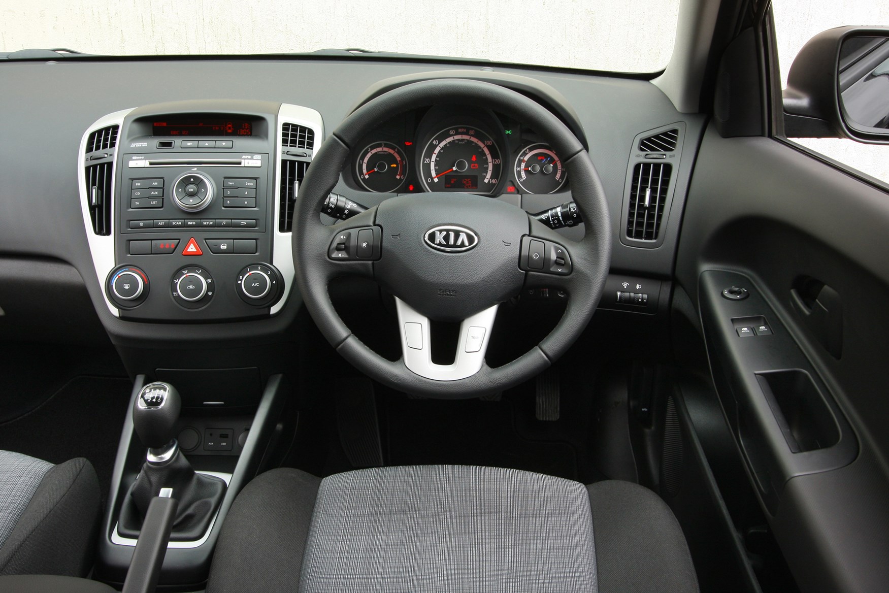 Kia Ceed SW Review (2007 - 2012) | Parkers Kia Ceed SW Review (2007 - 2012) | Parkers