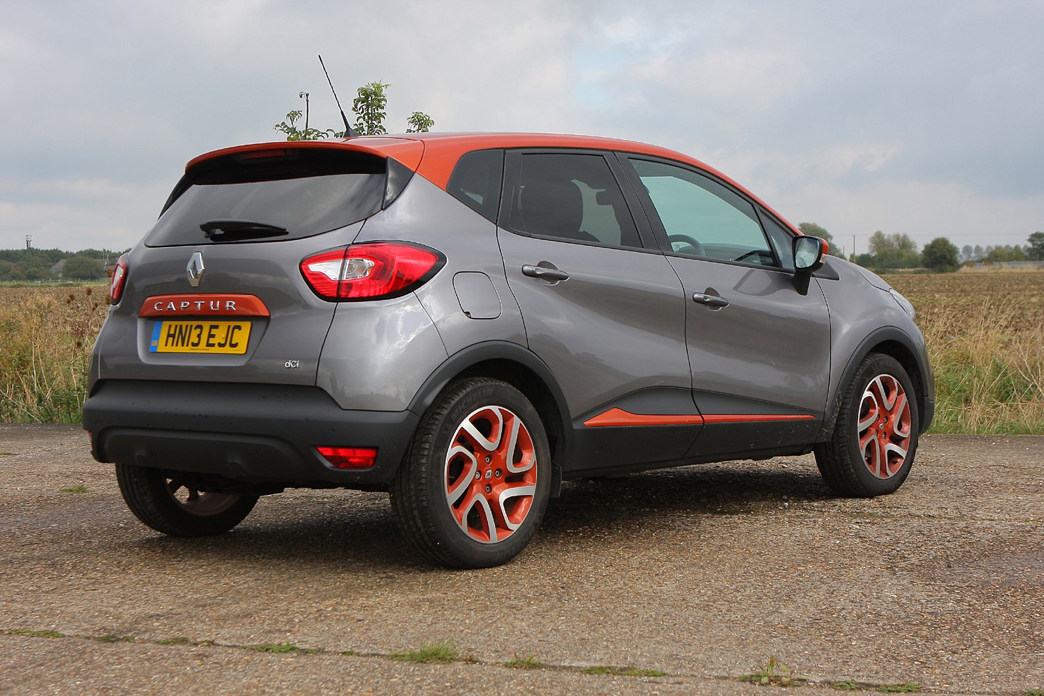  Renault Captur 4x4  2013 Photos Parkers