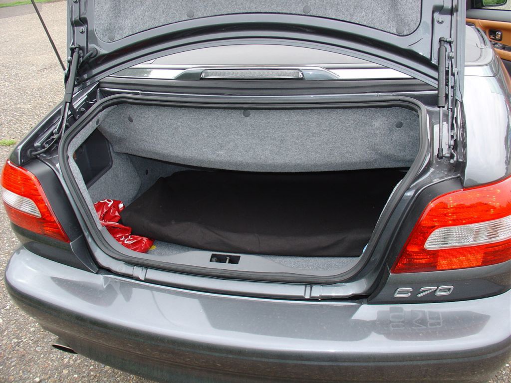 Volvo C70 Convertible (1999 - 2005) Features, Equipment ...