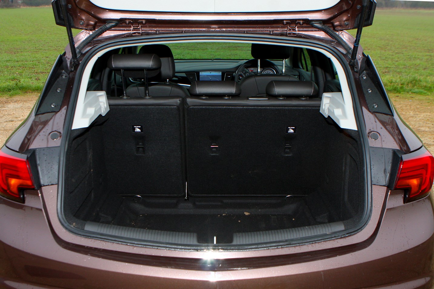 Vauxhall Astra Hatchback features Parkers