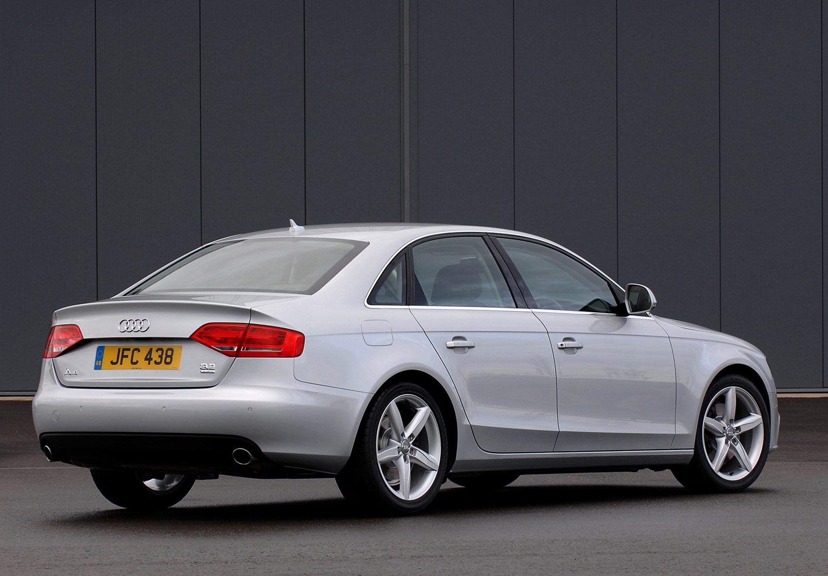 Audi A4 Saloon (2008 - 2015) Photos | Parkers