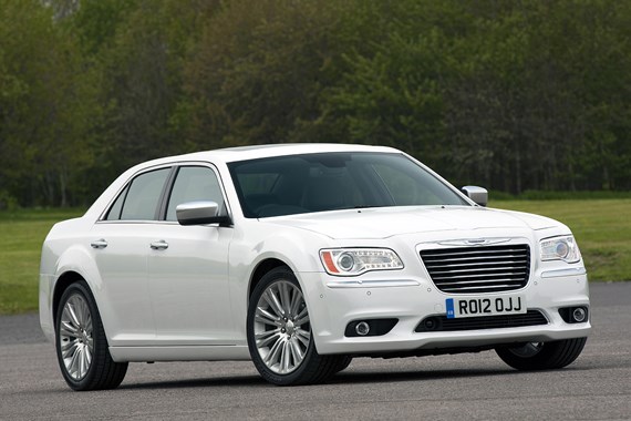 Chrysler 300C Saloon 3.0 V6 CRD Executive 4d Auto specs & dimensions ...