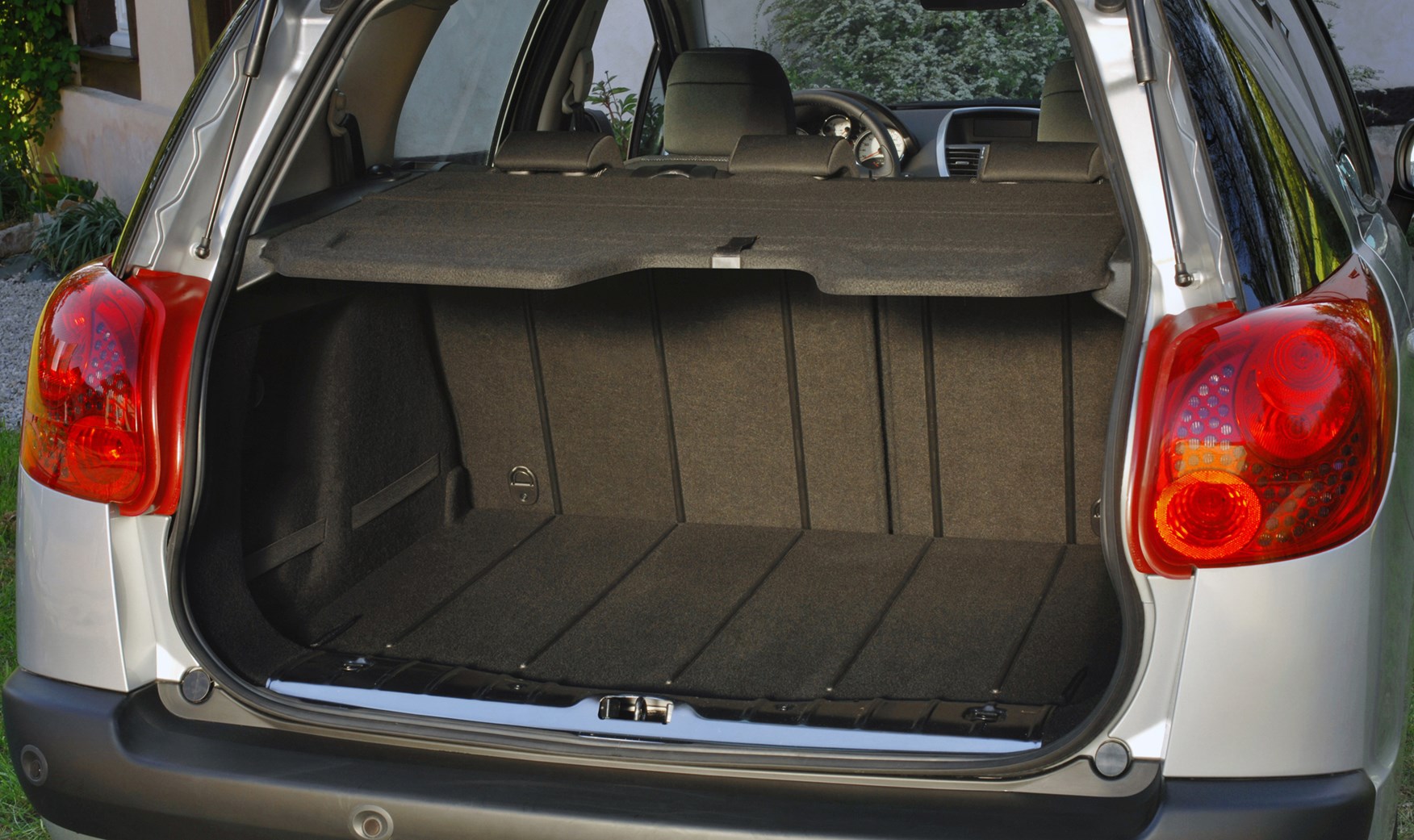 Peugeot 207 SW (2007 2013) Features, Equipment and Accessories Parkers