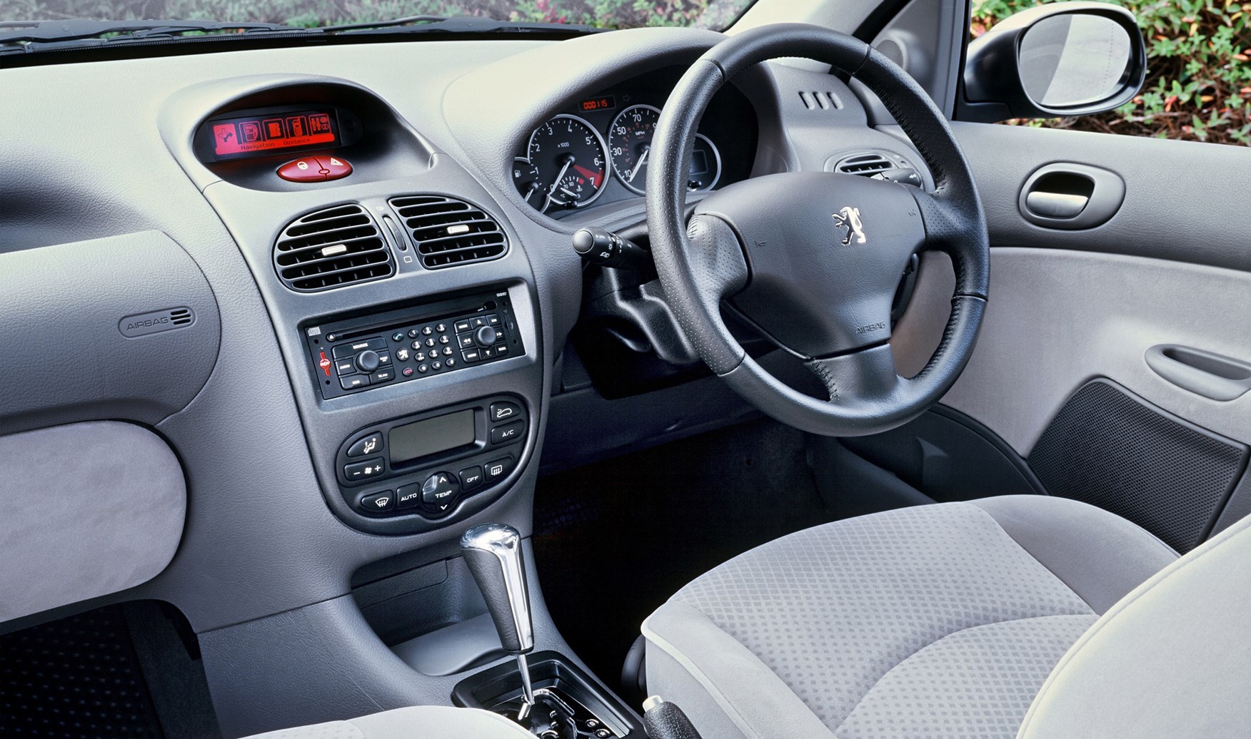 Peugeot 206 Hatchback (1998 - 2009) Photos | Parkers Peugeot 206 Hatchback (1998 - 2009) Photos | Parkers