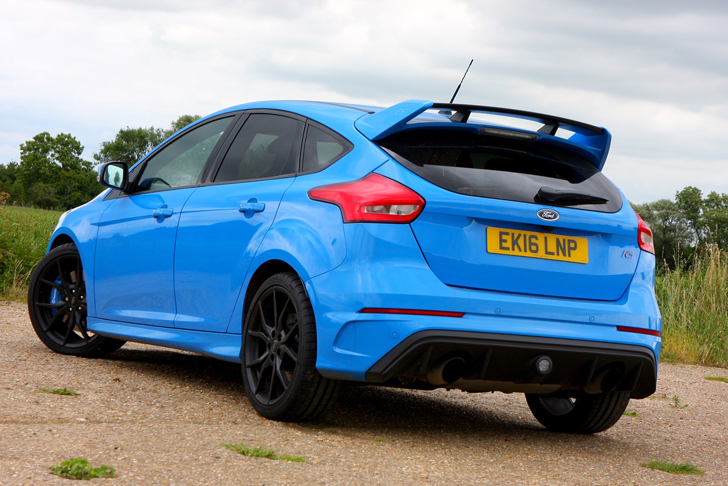 Ford Focus RS (2016 ) Photos Parkers