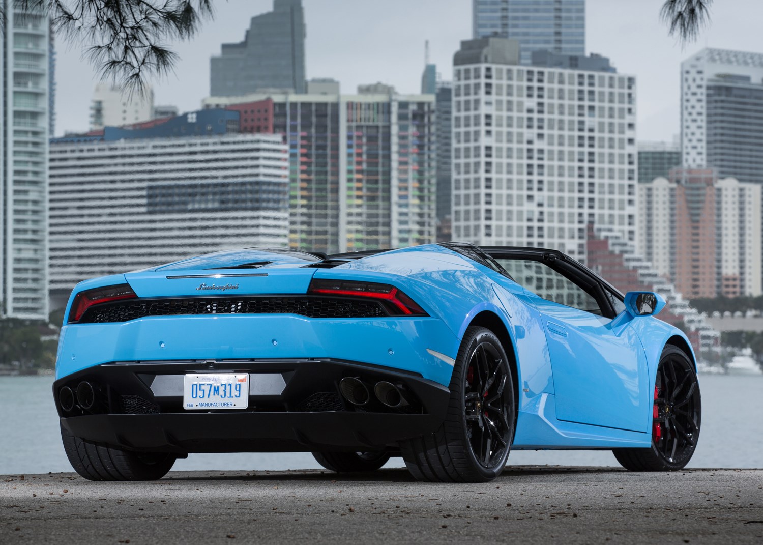 Lamborghini Huracan Spyder (2015 - ) Photos | Parkers