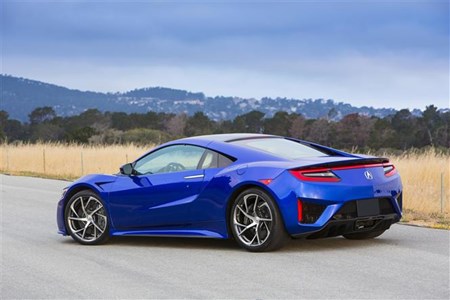 Worth The Wait New Honda Nsx Hybrid Supercar Driven Parkers All This And Yet Honda Claims The Nsx Will Return 28mpg With Co2 Emissions Of 228g Km