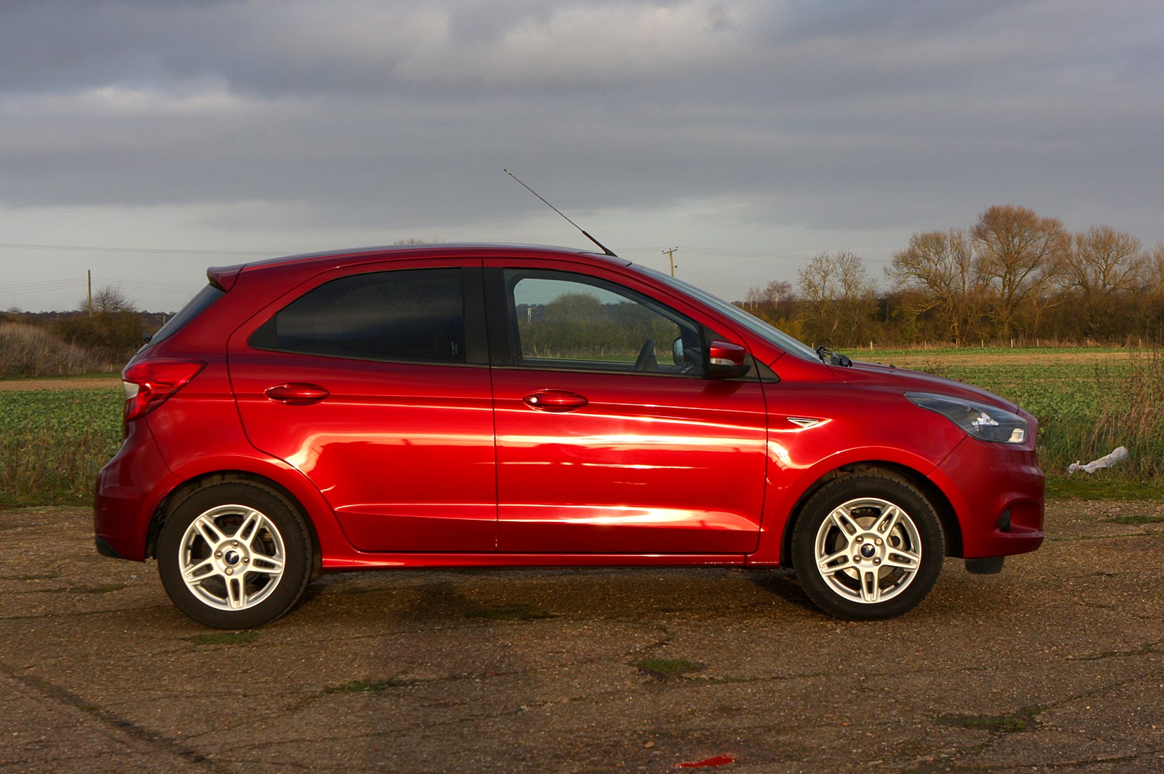 Ford Ka Plus (2016 ) Photos Parkers