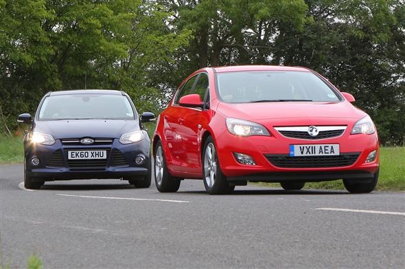 vuilnis Tussendoortje Vlot Ford Focus vs Vauxhall Astra twin test | Parkers