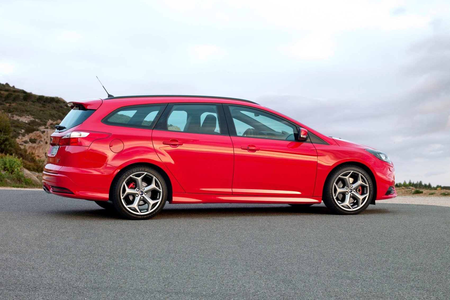 Fast estate cars for less than £10k | Parkers