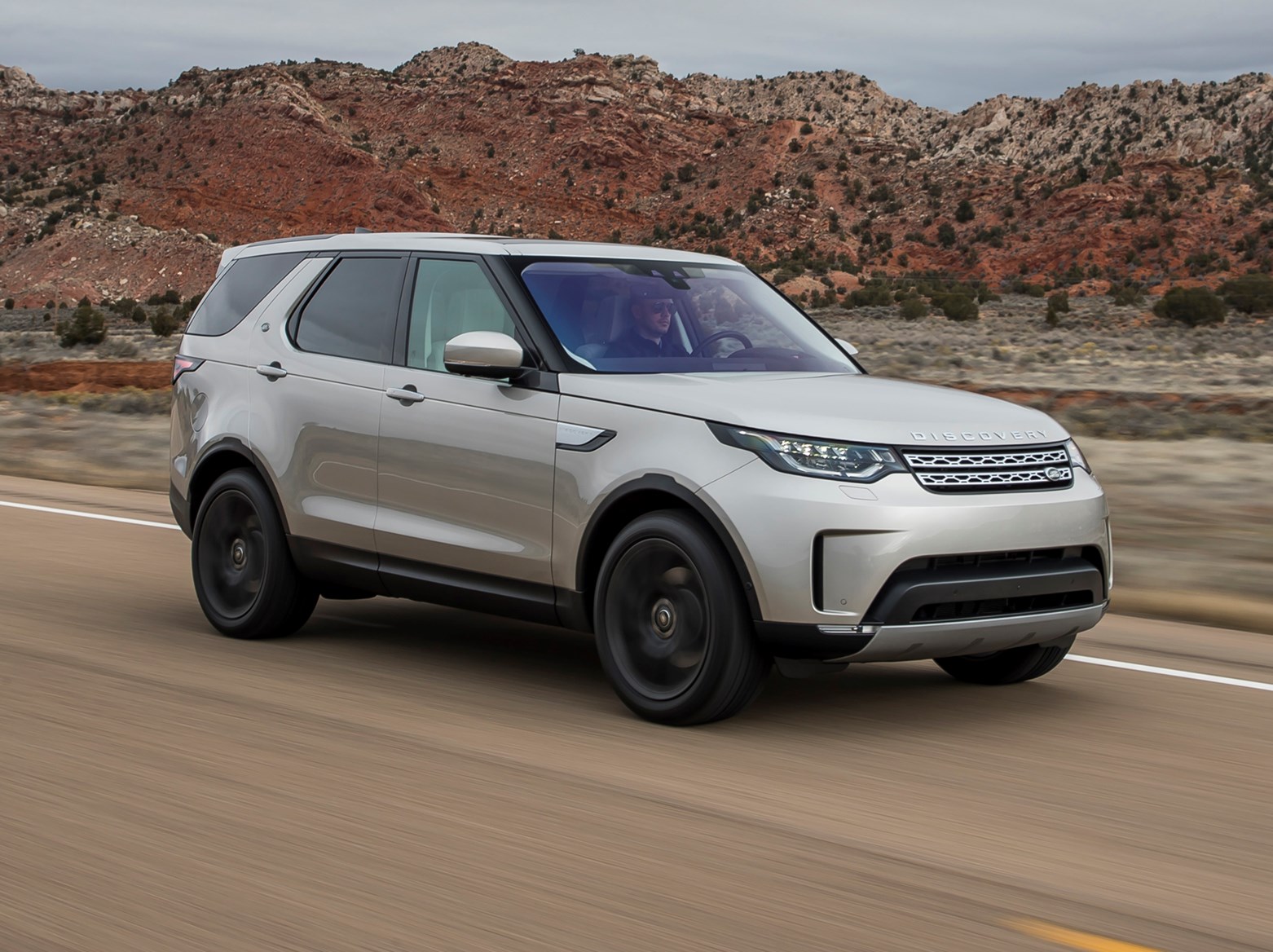 Land Rover Discovery SUV (2017 - ) Photos | Parkers