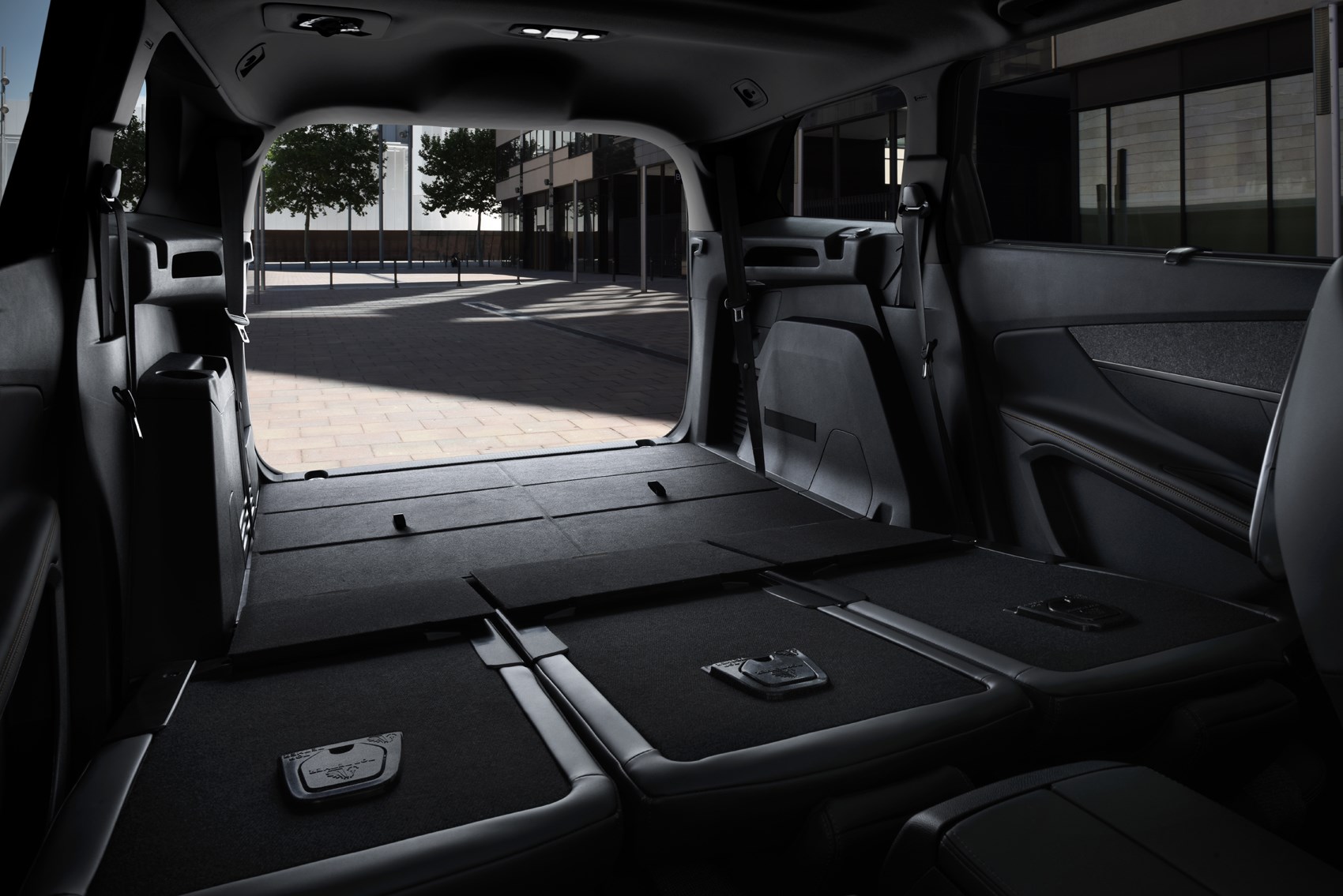 Peugeot 5008 SUV review features Parkers