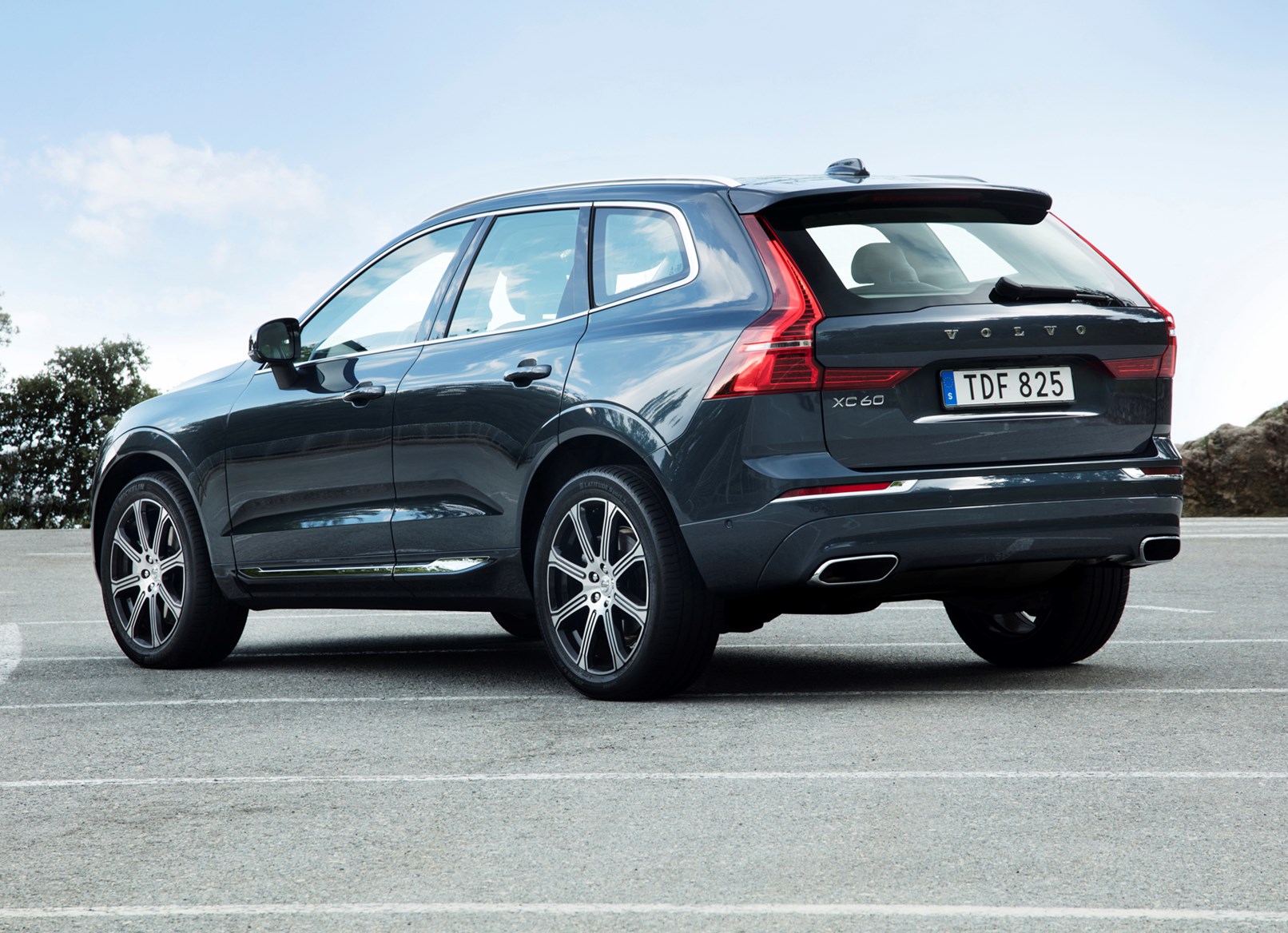 Volvo Xc60 Suv 2017 Photos Parkers