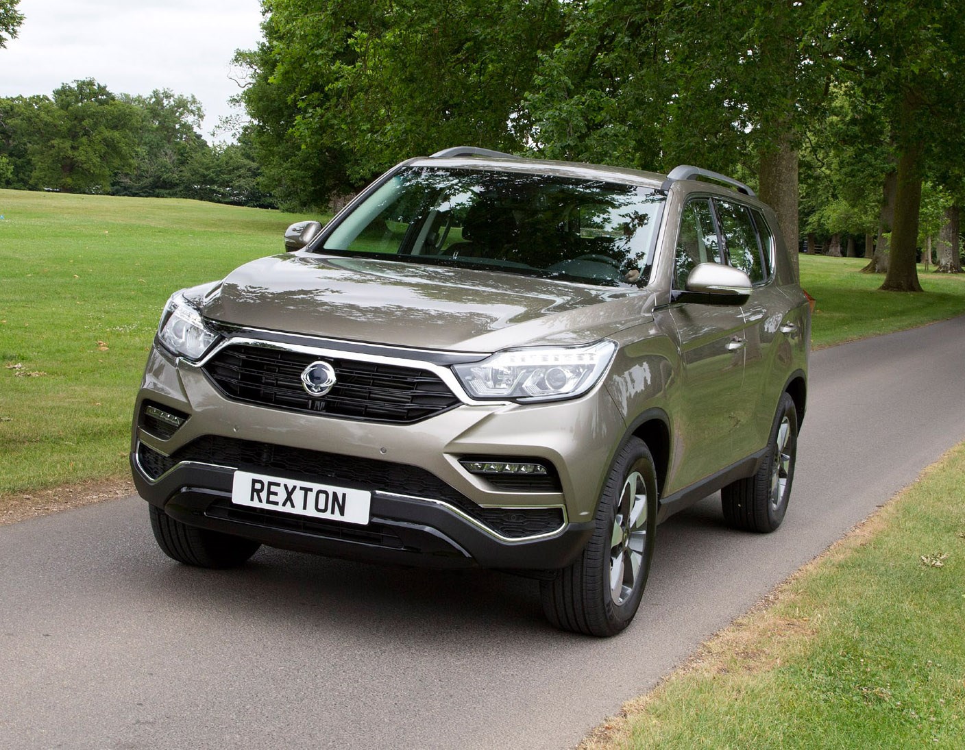 SsangYong Rexton SUV (2018 ) Driving & Performance Parkers